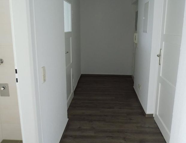 Tolle, sanierte 3-Raum-Wohnung im Erdgeschoß in der Nähe des Zentrums - Foto 1