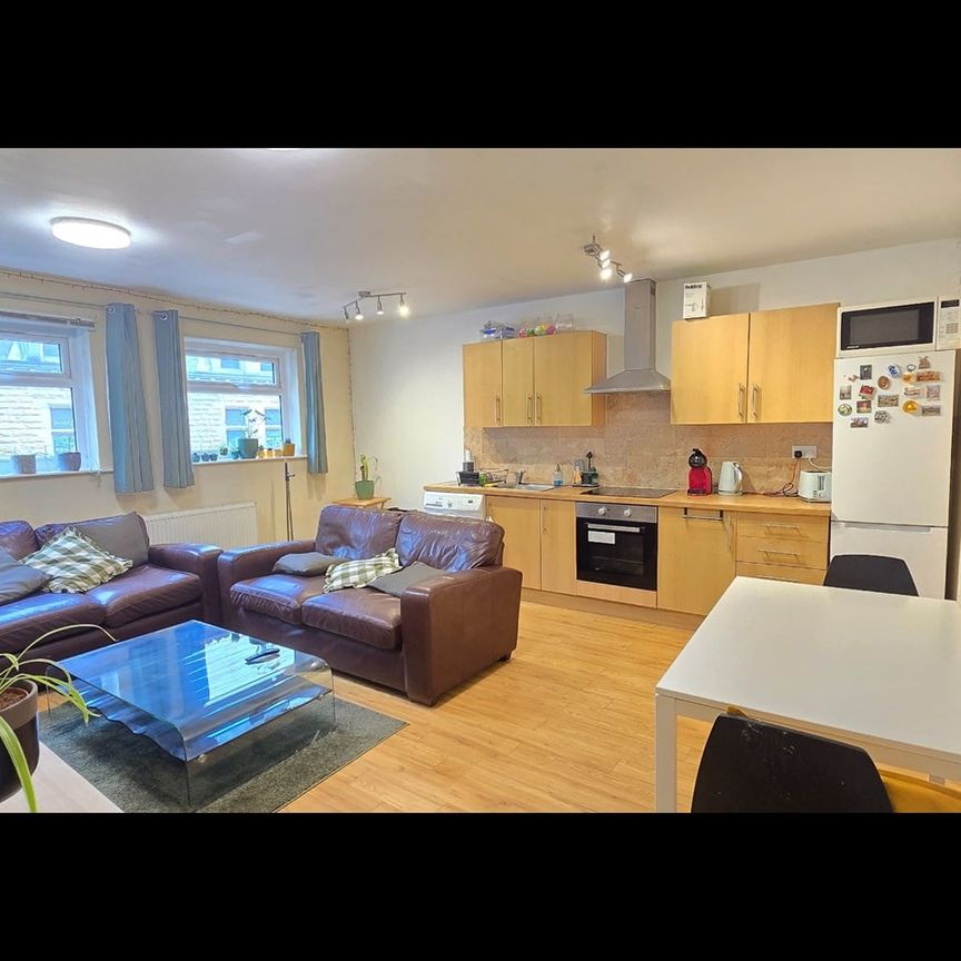 2 Bed Flat, Bennett Road, LS6 - Photo 1