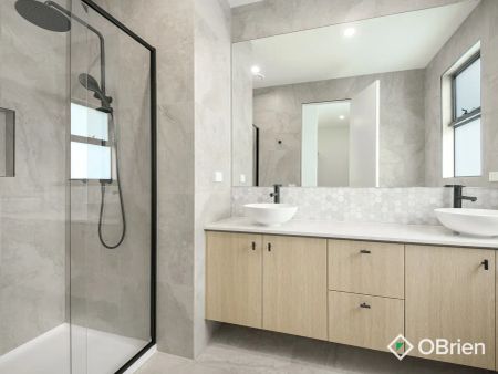 “Quiet Luxury” - Photo 5