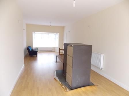 5 bedroom semi-detached house to rent - Photo 3