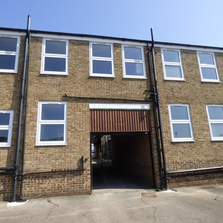 1 bedroom flat to rent - Photo 2