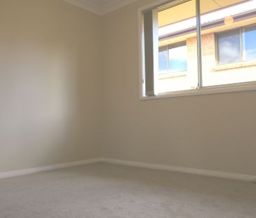 Lovely Townhouse! - Photo 1