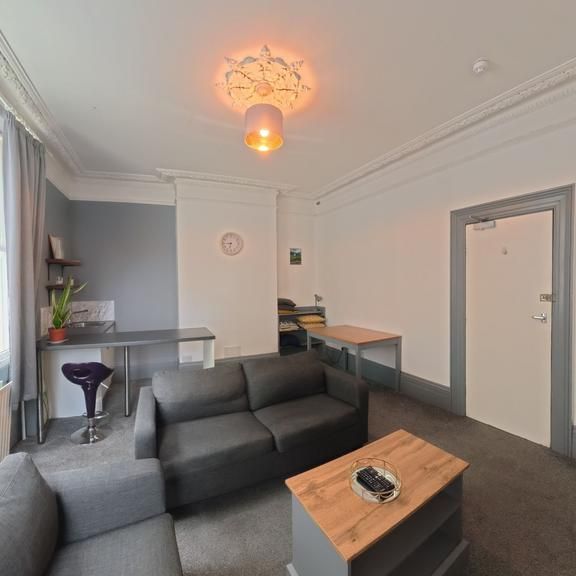 7 bedroom house to rent - Photo 1