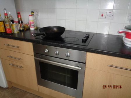 4 Bed - New Park Terrace, Treforest - £1,020 per month - Photo 5