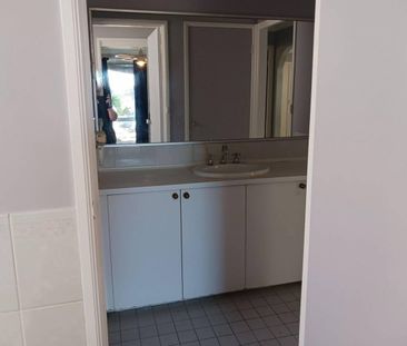 4 Bedroom two way bathroom ( Teenager or Grandparents with ensuite ) - Photo 2