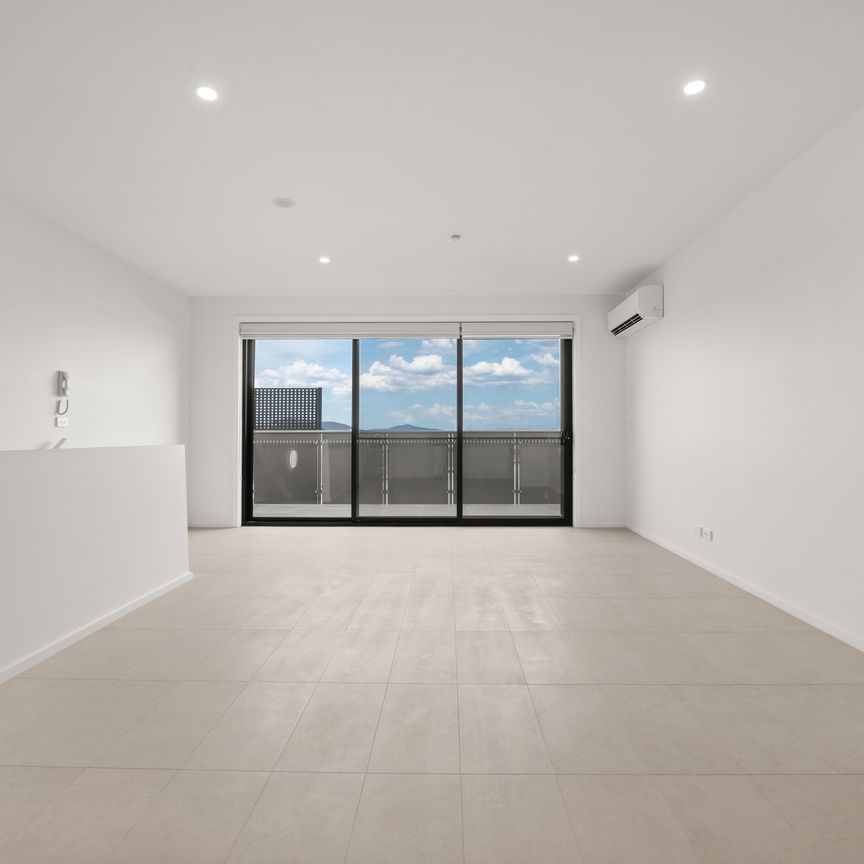 Pretty Awesome - Photo 1