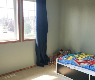 4 Bedroom House For Rent In Cranston. Pets Negotiable - Photo 6