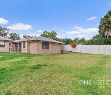 COMFORTABLE FAMILY HOME IN A CONVENIENT LOCATION - Photo 1