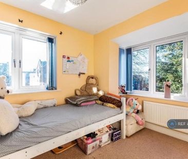 4 bedroom detached house to rent - Photo 2