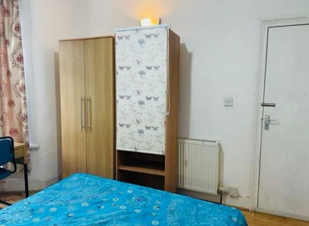 Room in a Shared House, Mary's Road, E10 - Photo 4