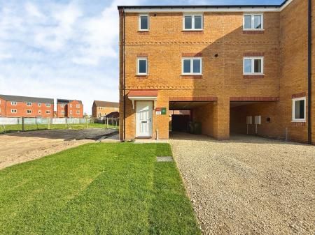2 bedroom Semi-detached house To Let - Photo 1