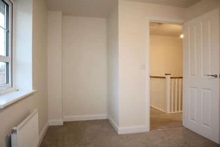 3 bedroom semi-detached house to rent - Photo 5