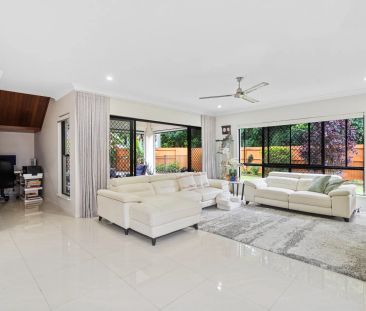 Executive family home with pool and modern comforts - Photo 1