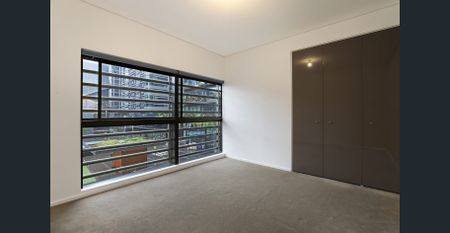 Specious Unfurnished 2 Bedroom with Parking Space in Central Park - Photo 2