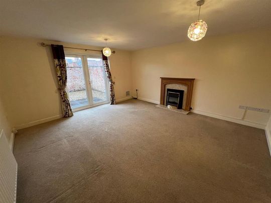3 bedroom end of terrace house to rent - Photo 1