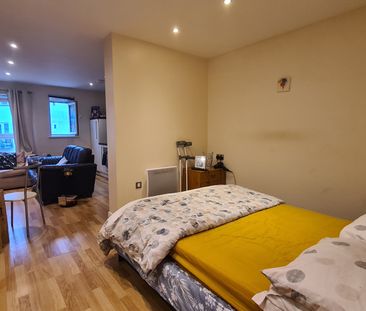 apartment to rent Lower Canal Walk, Southampton, SO14 - Photo 3