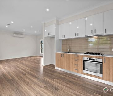 Tidy tucked away private unit - Photo 4