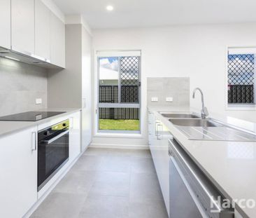 Elegant Living Moments from Woodgate Beach - Photo 5