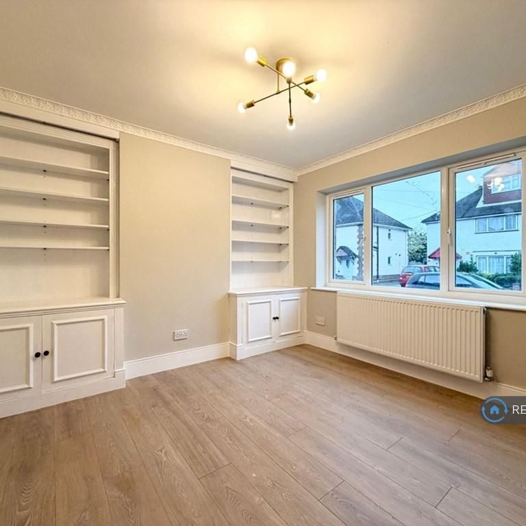 3 bedroom semi-detached house to rent - Photo 1