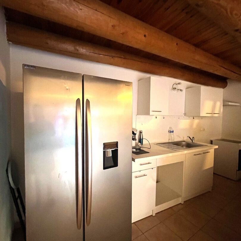 ROGNONAS - Appartement en duplex meublé dans le centre du village., - Photo 1