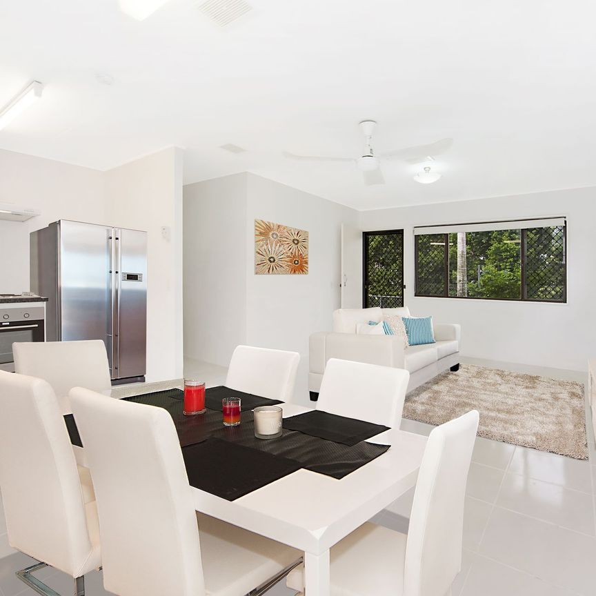 Pet Friendly Duplex... 200m to the Water! - Photo 1