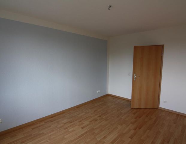 Schicke 2,5-Raumwohnung in Schulnähe und großem verglastem Balkon. - Foto 1