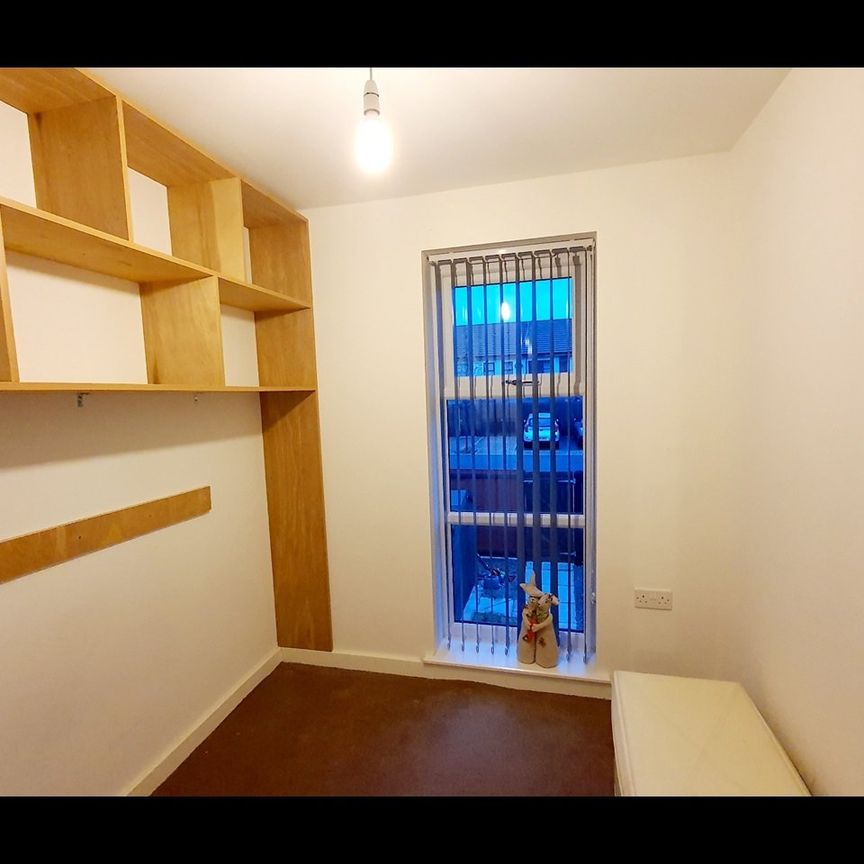 4 Bed End Terrace, Blue Moon Way, M14 - Photo 1