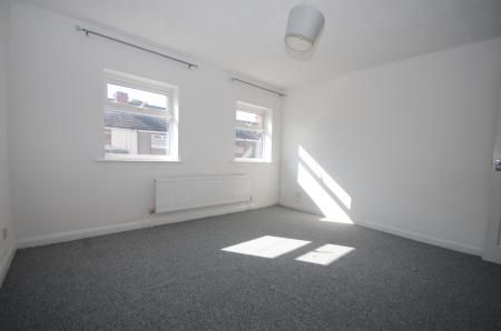 2 bedroom Terraced House To Let - Photo 4