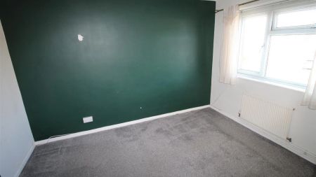 Willow Crescent, Durrington, West Sussex - Photo 5