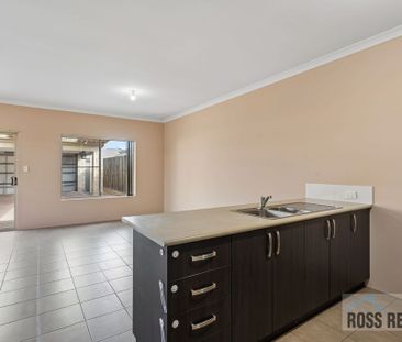 Low-maintenance 3×2 Home in Convenient Ellenbrook Location - Photo 5