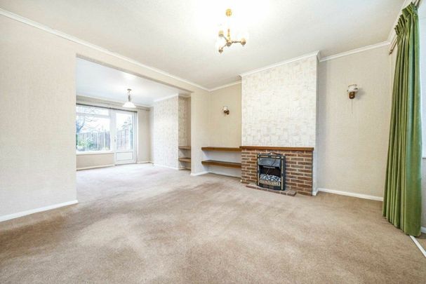 Rookeries Close, Feltham, TW13 - Photo 1