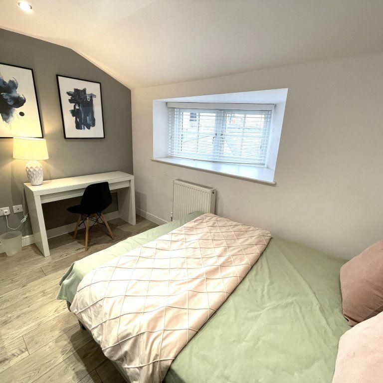 1 bedroom in a house share to rent - Photo 1