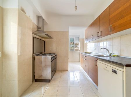 Almada, Setúbal Municipality - Photo 4