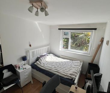 Room in a Shared House, Forsyth Gardens, SE17 - Photo 3