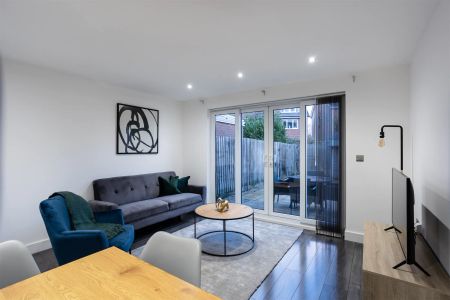 2 Bed, House - Photo 4