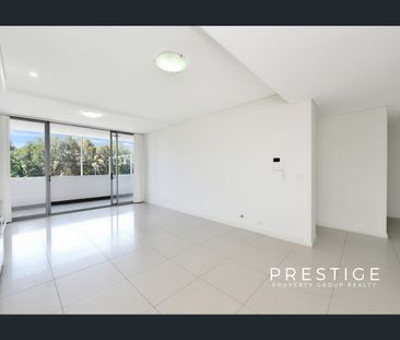 OVERSIZED ONE BEDROOM APARTMENT - Photo 1
