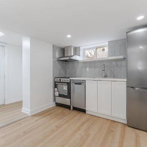 Renovated Extra-Large Studio in Bloordale – Modern & Convenient! - Photo 2