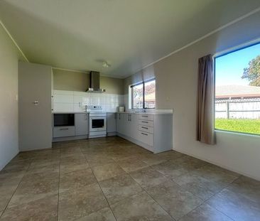 3 Bedrooms in BURSWOOD - Photo 1