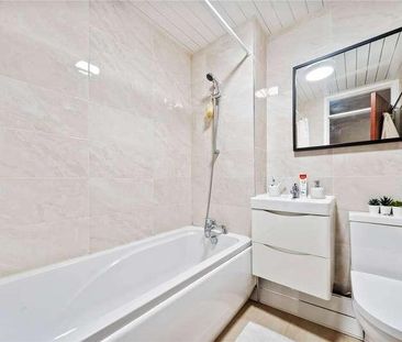 Haygreen Close, Kingston Upon Thames, Surrey, KT2 - Photo 6