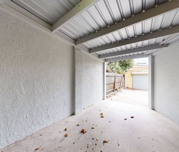 Your Royal Parade Townhouse Awaits – Fresh, Bright & Beautiful - Photo 6
