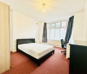 5 bedroom flat to rent - Photo 4