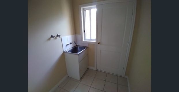 1/2 Verne Close, Delahey, Vic 3037 - Photo 1