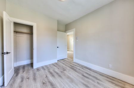 3416 Avenue Patricia, #9 - Photo 2