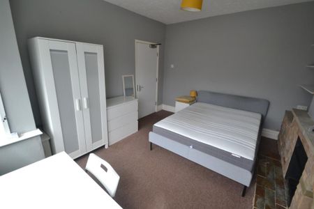 4 bedroom terraced house to rent - Photo 4