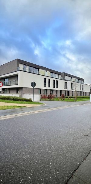 Nieuwbouwappartement met drie slaapkamers en gezellig terras vlakbij het centrum van Lanaken! - Photo 2