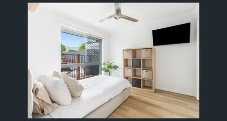 16 Dawnann Court, Carrara QLD 4211 - House For Rent | Domain - Photo 5