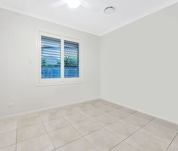 MODERN 3 BEDROOM HOME WITH DUCTED AIRCON & SOLAR - Photo 5