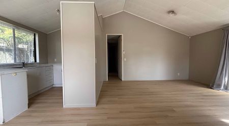 Convenient location! - Photo 2