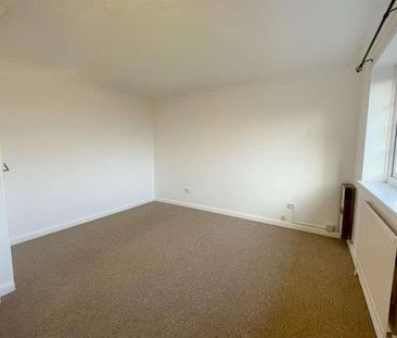 Snowdon Close, Eastbourne, BN23 - Photo 4