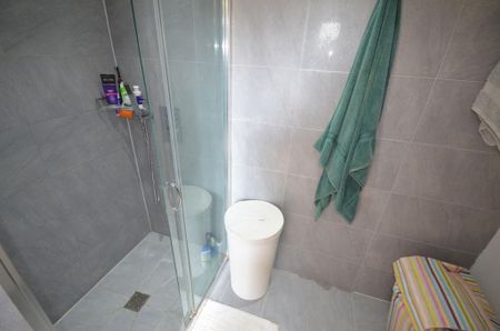 4 bedroom semi-detached house to rent - Photo 4